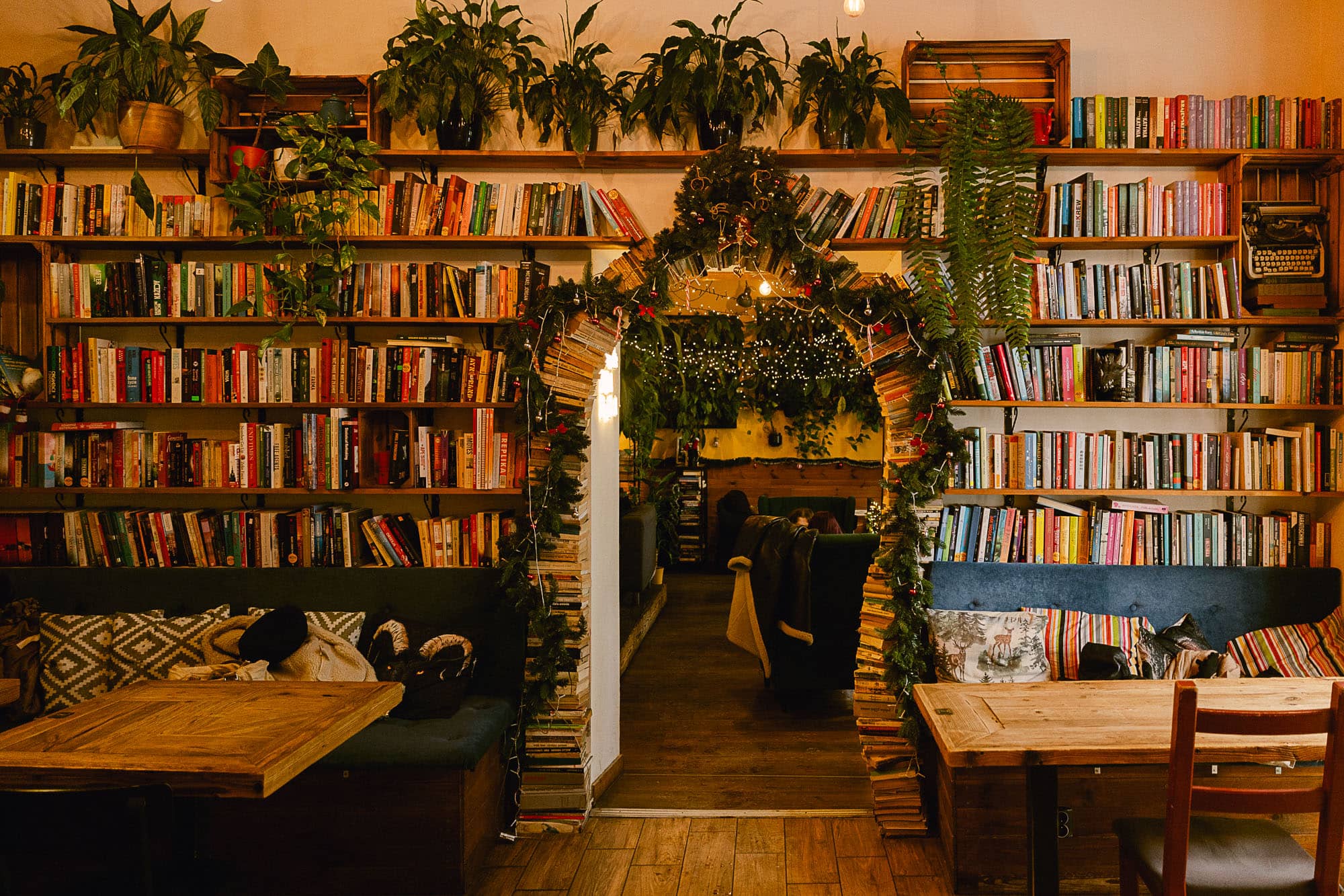 Cytat Café: A Cozy Bookstore Café in Old Kraków’s Jewish Quarter